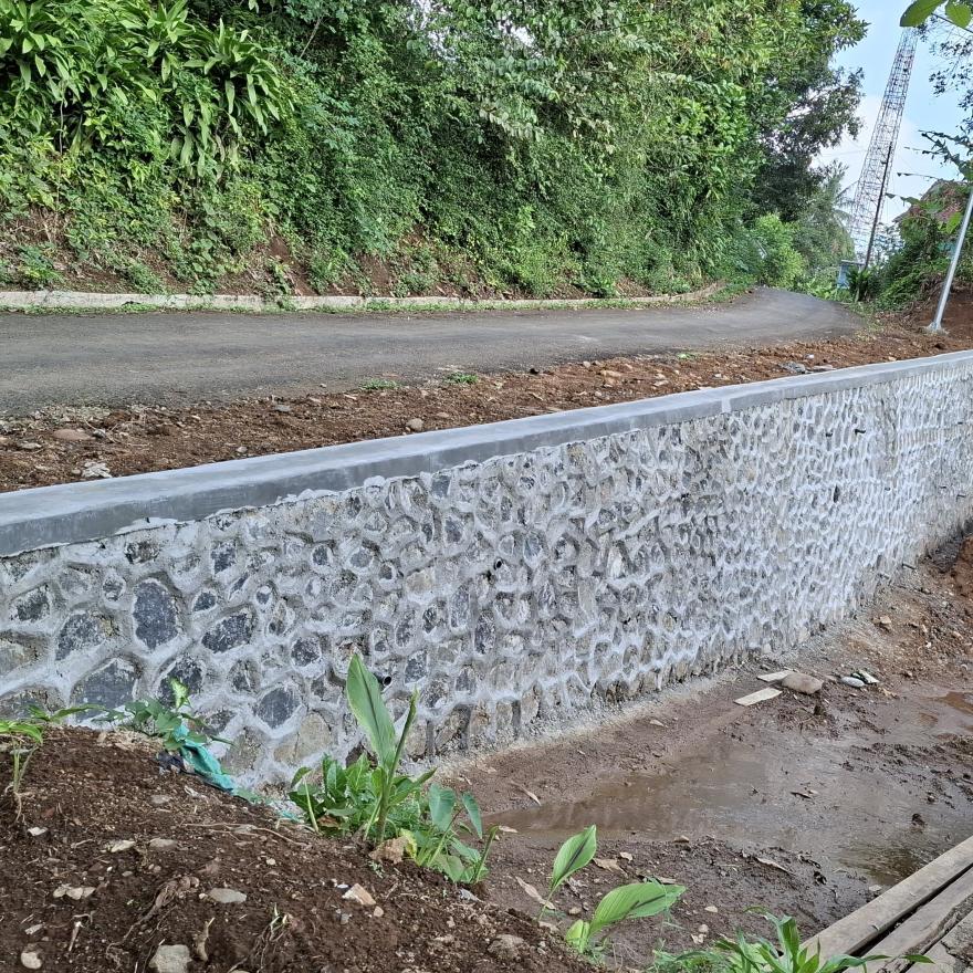 PEMBANGUNAN TALUD PENGAMAN JALAN RT 04 RW 03 DUSUN KALIPELUS DESA KALIPELUS